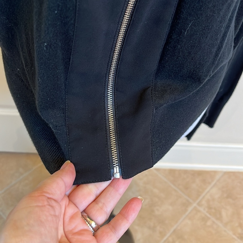 NWOT Banana Republic zip sweater - Picture 5 of 7